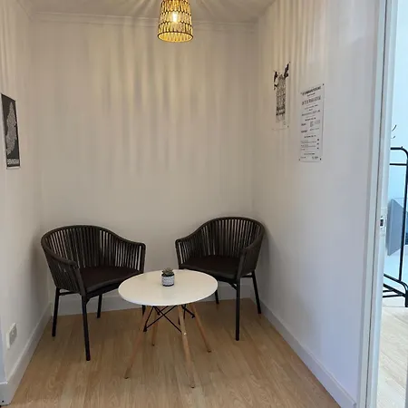 Newly Decorated Lovely Three Bedroom Flat * Birmingham