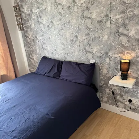 Apartment Newly Decorated Lovely Three Bedroom Flat Birmingham
