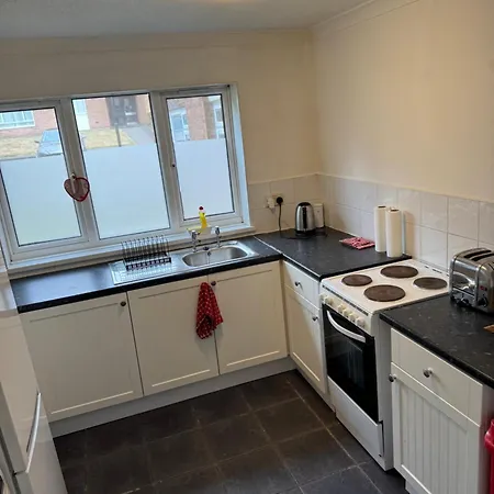 Newly Decorated Lovely Three Bedroom Flat Birmingham