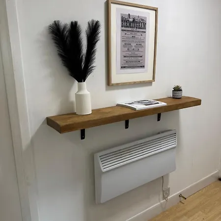 Newly Decorated Lovely Three Bedroom Flat